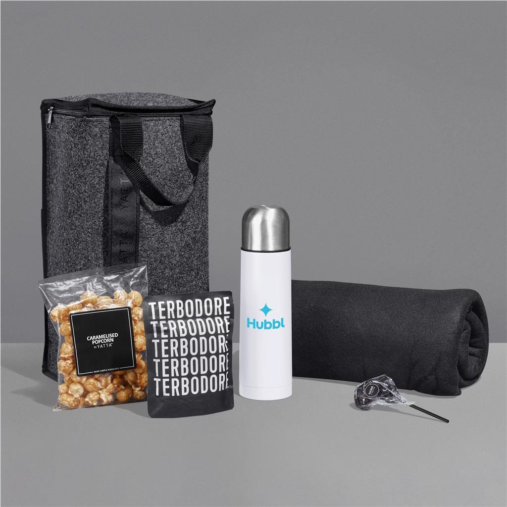 Yatta Charming Cuddle Hamper - Image 14